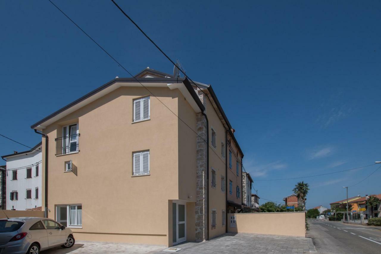 Lana House With Apartments Petrovija 外观 照片
