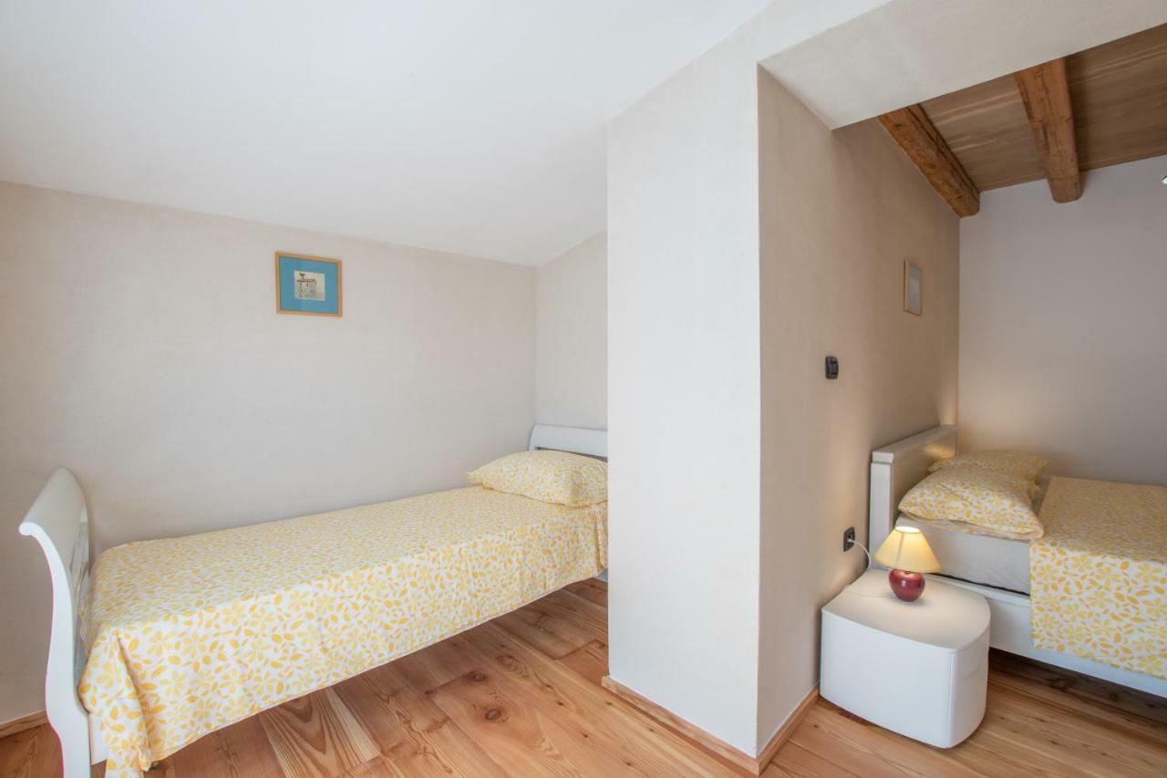 Lana House With Apartments Petrovija 外观 照片